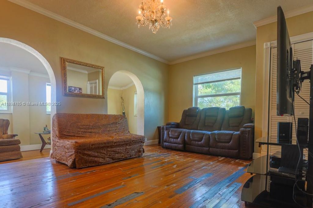 3495 W 2nd Ave, Hialeah, FL 33012 Photo