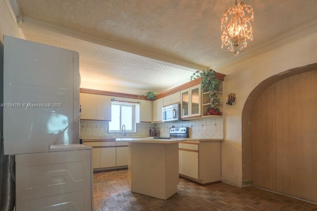 3495 W 2nd Ave, Hialeah, FL 33012 Photo