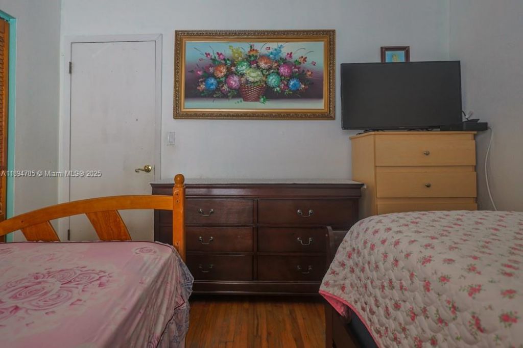 3495 W 2nd Ave, Hialeah, FL 33012 Photo