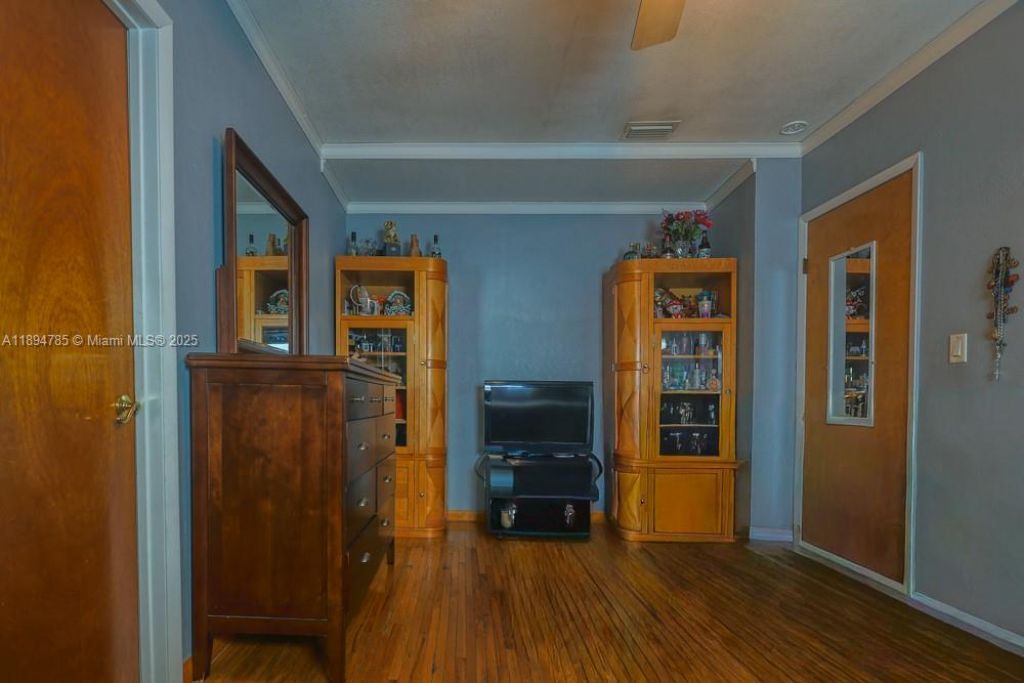 3495 W 2nd Ave, Hialeah, FL 33012 Photo