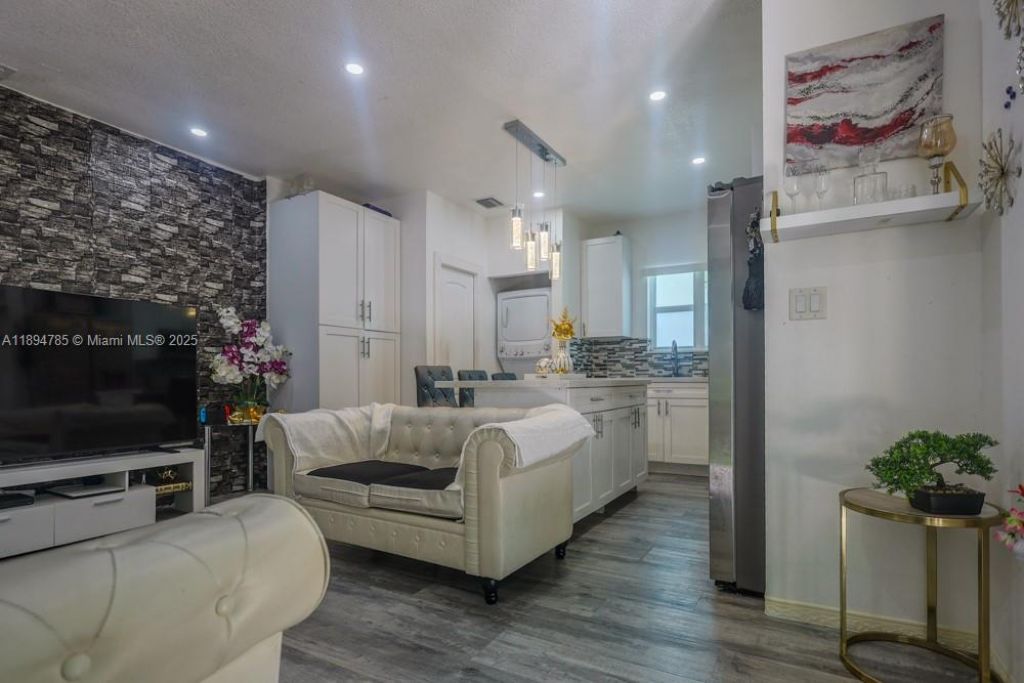 3495 W 2nd Ave, Hialeah, FL 33012 Photo