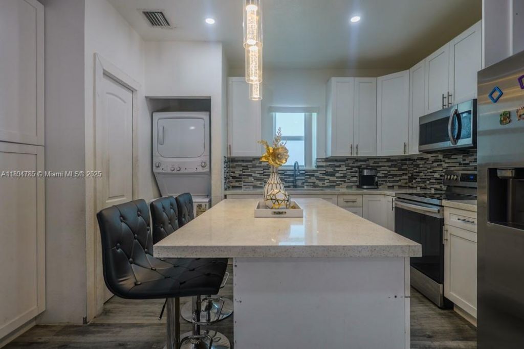 3495 W 2nd Ave, Hialeah, FL 33012 Photo