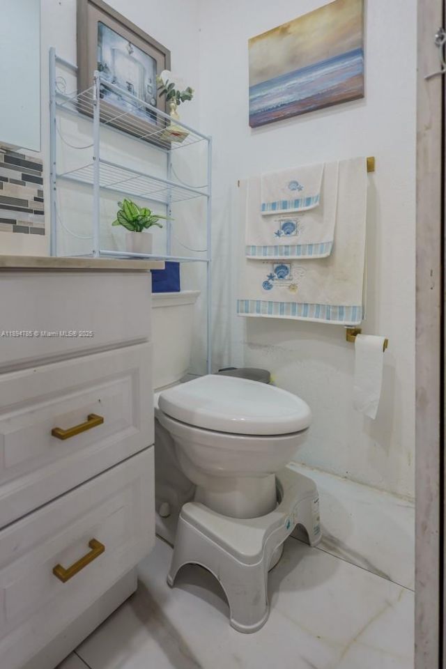 3495 W 2nd Ave, Hialeah, FL 33012 Photo