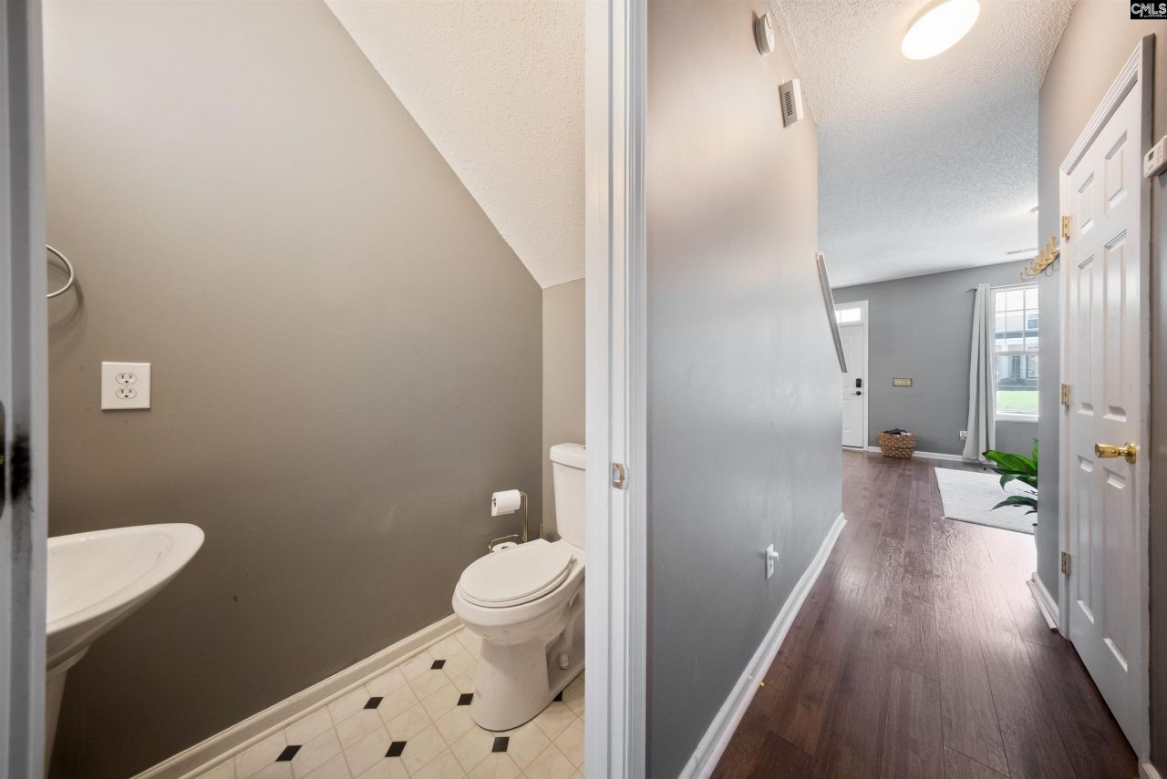 229 Bassett Loop Photo 10