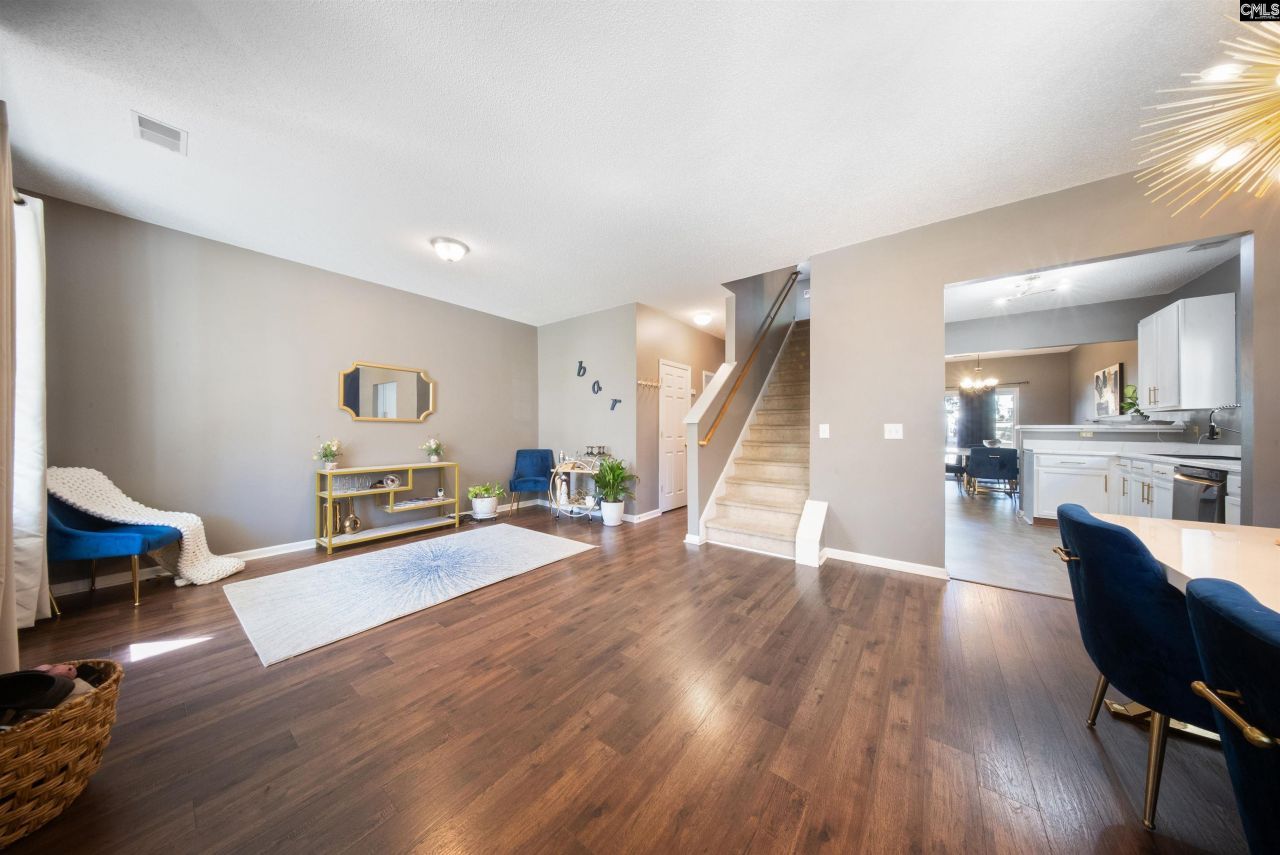 229 Bassett Loop Photo 6