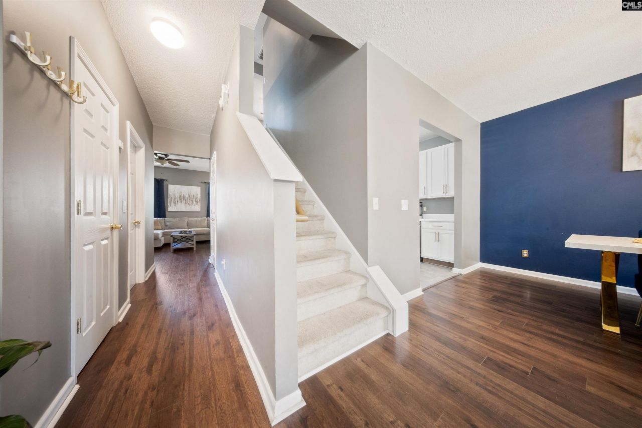 229 Bassett Loop Photo 8