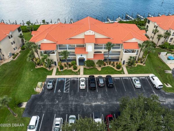 462 Bouchelle Drive, Unit 104, New Smyrna Beach, FL 32169