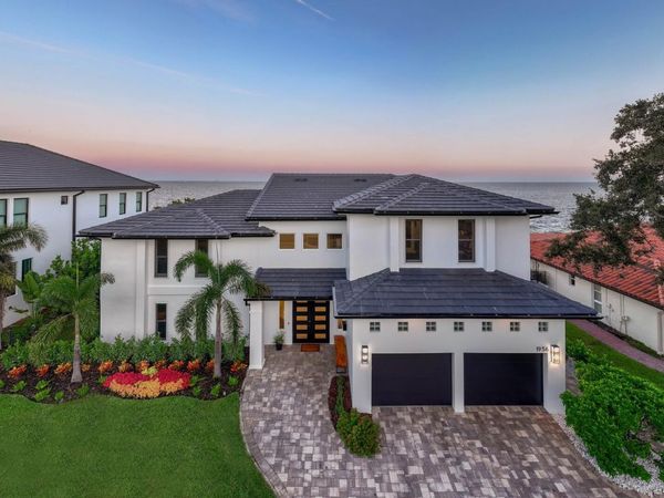 1936 CAROLINA AVENUE NE, ST PETERSBURG, FL 33703