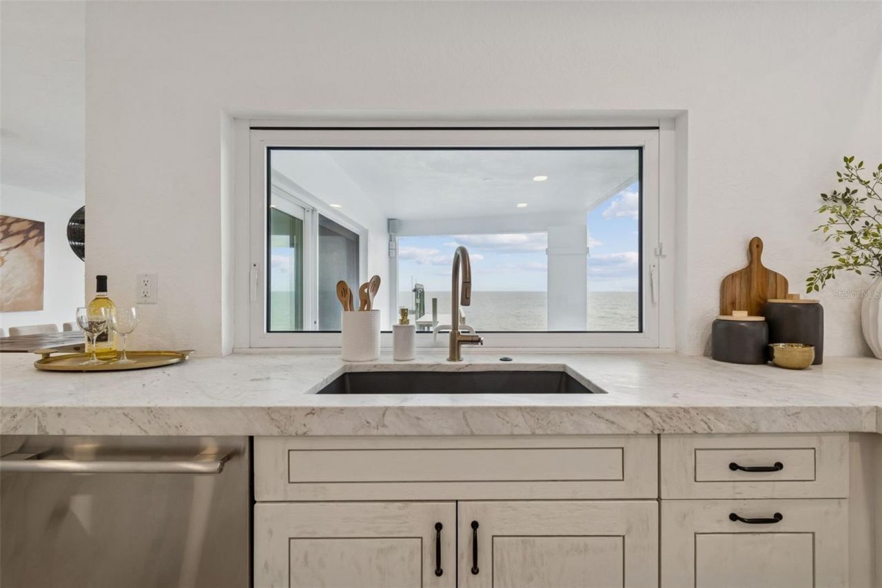 1936 Carolina Avenue Ne, Saint Petersburg, FL 33703 Photo