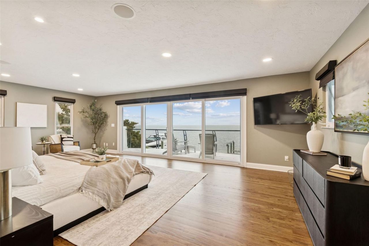 1936 Carolina Avenue Ne, Saint Petersburg, FL 33703 Photo