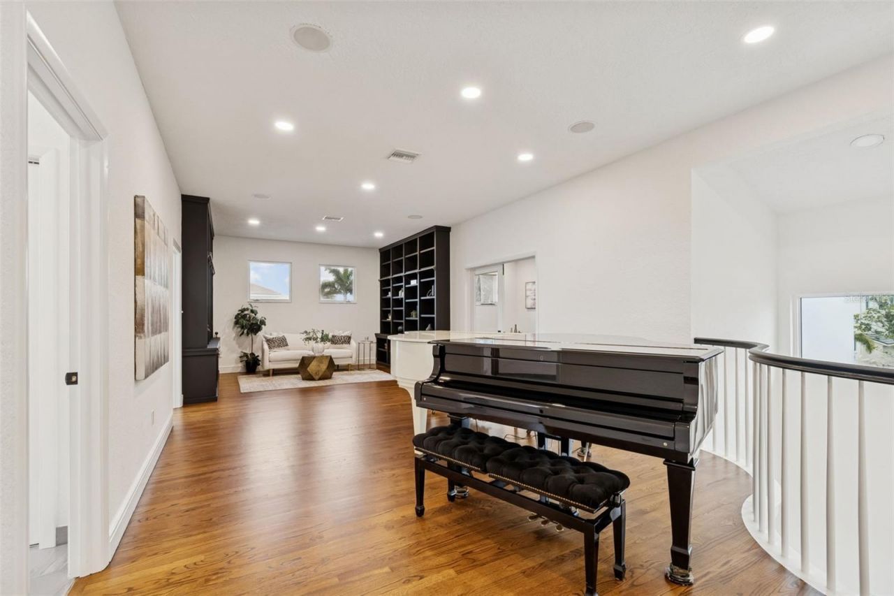 1936 Carolina Avenue Ne, Saint Petersburg, FL 33703 Photo