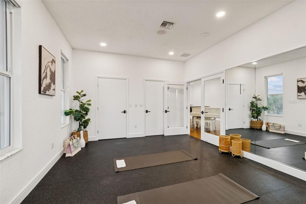 1936 Carolina Avenue Ne, Saint Petersburg, FL 33703 Photo