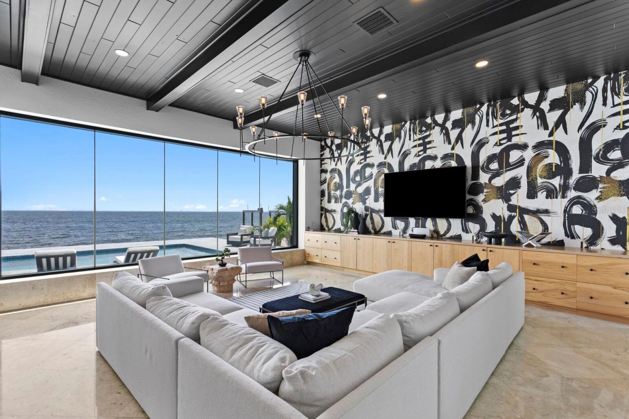 1936 Carolina Avenue Ne, Saint Petersburg, FL 33703 Photo