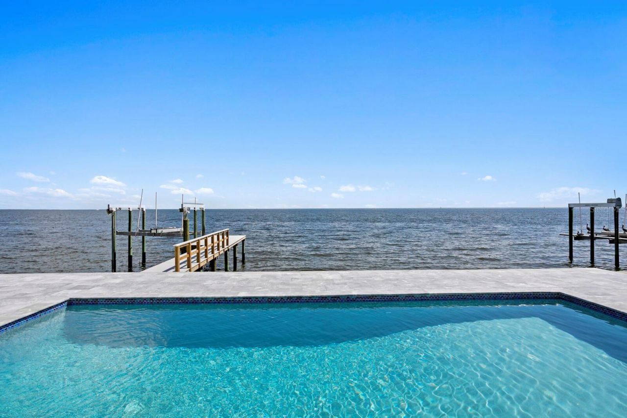 1936 Carolina Avenue Ne, Saint Petersburg, FL 33703 Photo