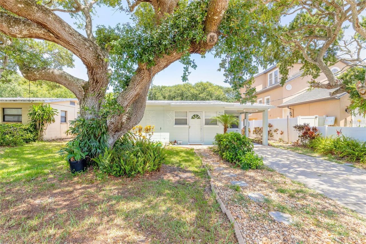 822 E 12th Avenue, New Smyrna Beach, FL 32169 Photo