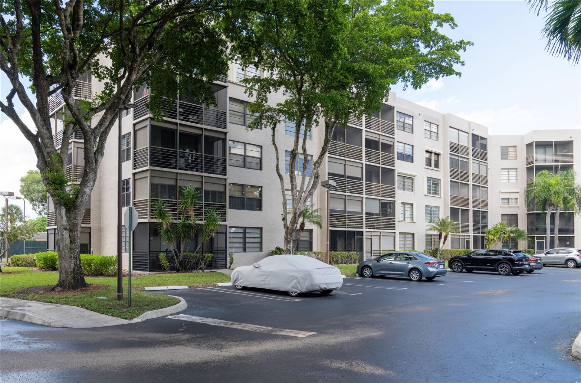 1101 Colony Point Circle, Unit 220, Pembroke Pines, FL 33026 Photo