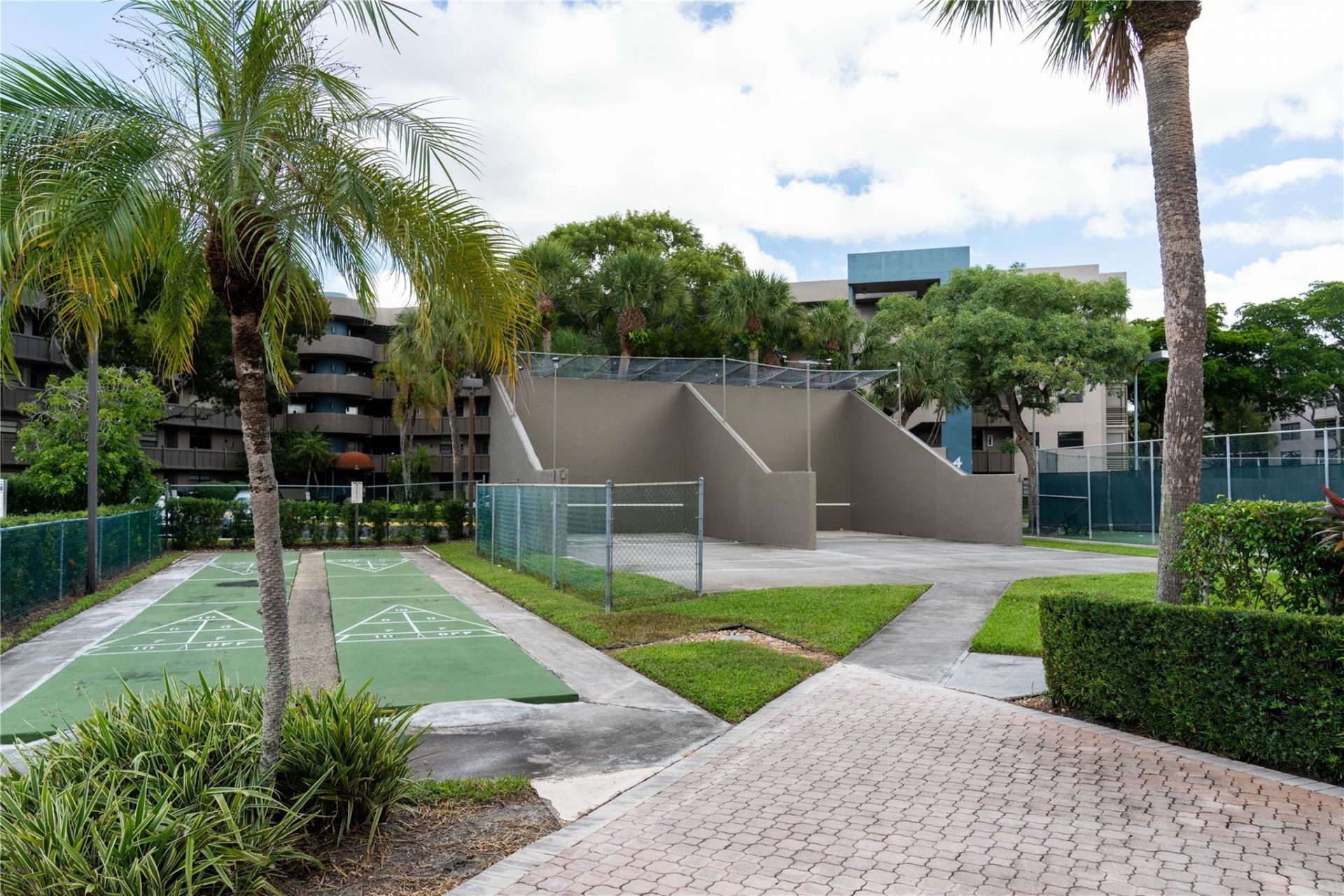 1101 Colony Point Circle, Unit 220, Pembroke Pines, FL 33026 Photo