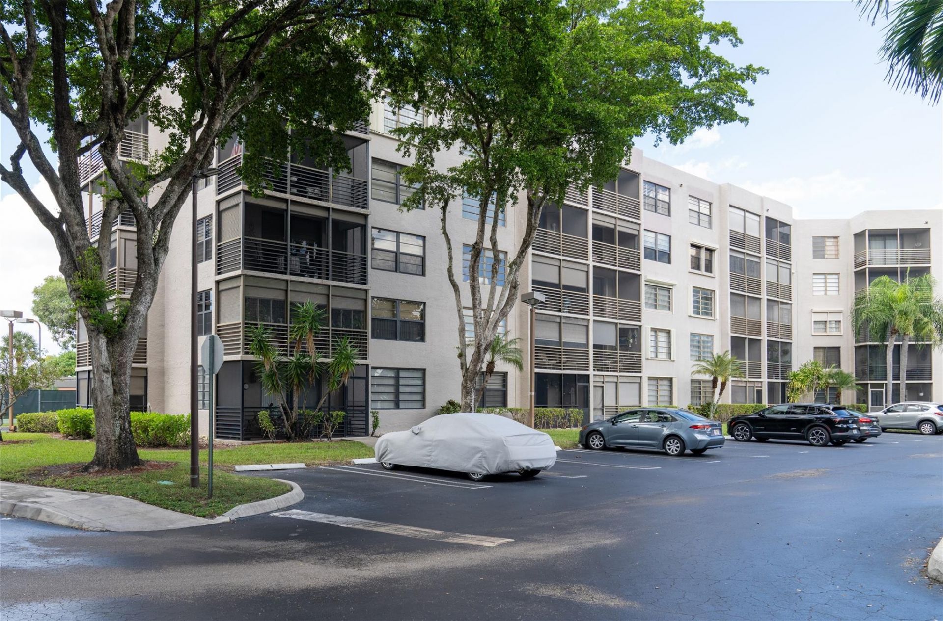 1101 Colony Point Circle, Unit 220, Pembroke Pines, FL 33026 Photo