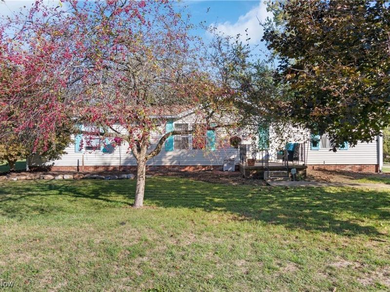3509 38th Street NW, Canton, OH 44718 Photo 2