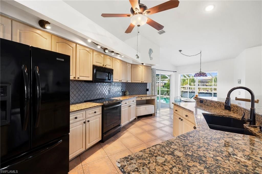 726 NW 37th Pl, Cape Coral, FL 33993 Photo