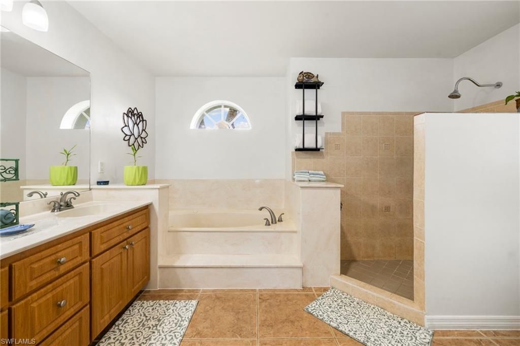 726 NW 37th Pl, Cape Coral, FL 33993 Photo