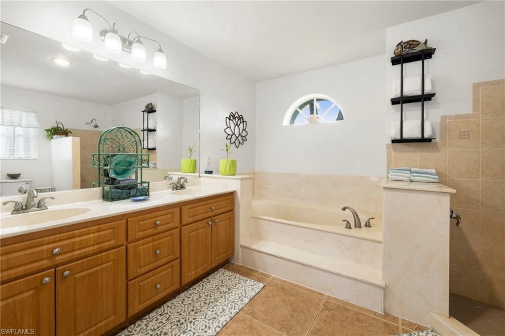 726 NW 37th Pl, Cape Coral, FL 33993 Photo