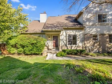 2588 Maple Forest Court, Wixom, MI 48393