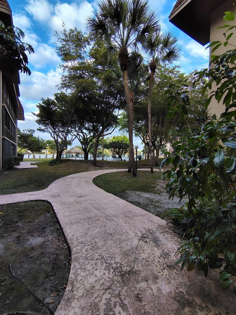 661 NE 195th Street, Unit 402, Miami, FL 33179 Photo