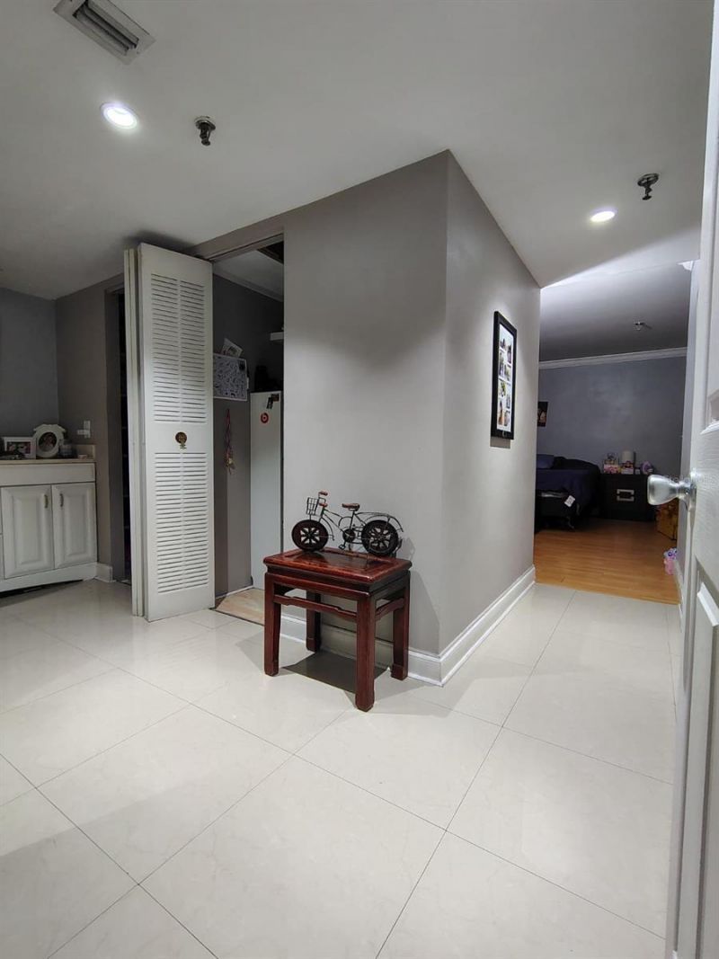 661 NE 195th Street, Unit 402, Miami, FL 33179 Photo