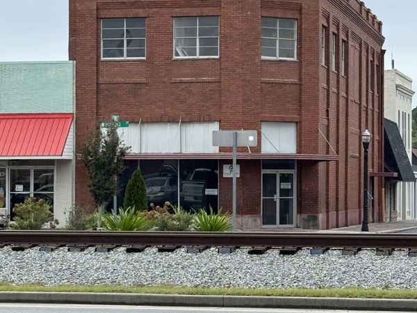 1 E Railroad Street, Claxton, GA 30417
