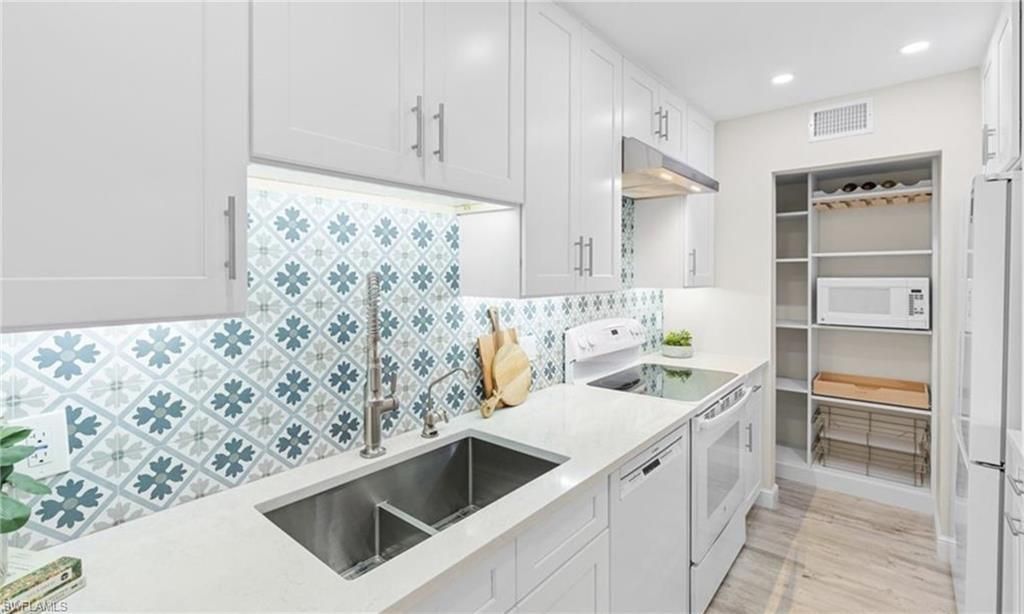 788 Park Shore Dr, Unit F17, Naples, FL 34103 Photo