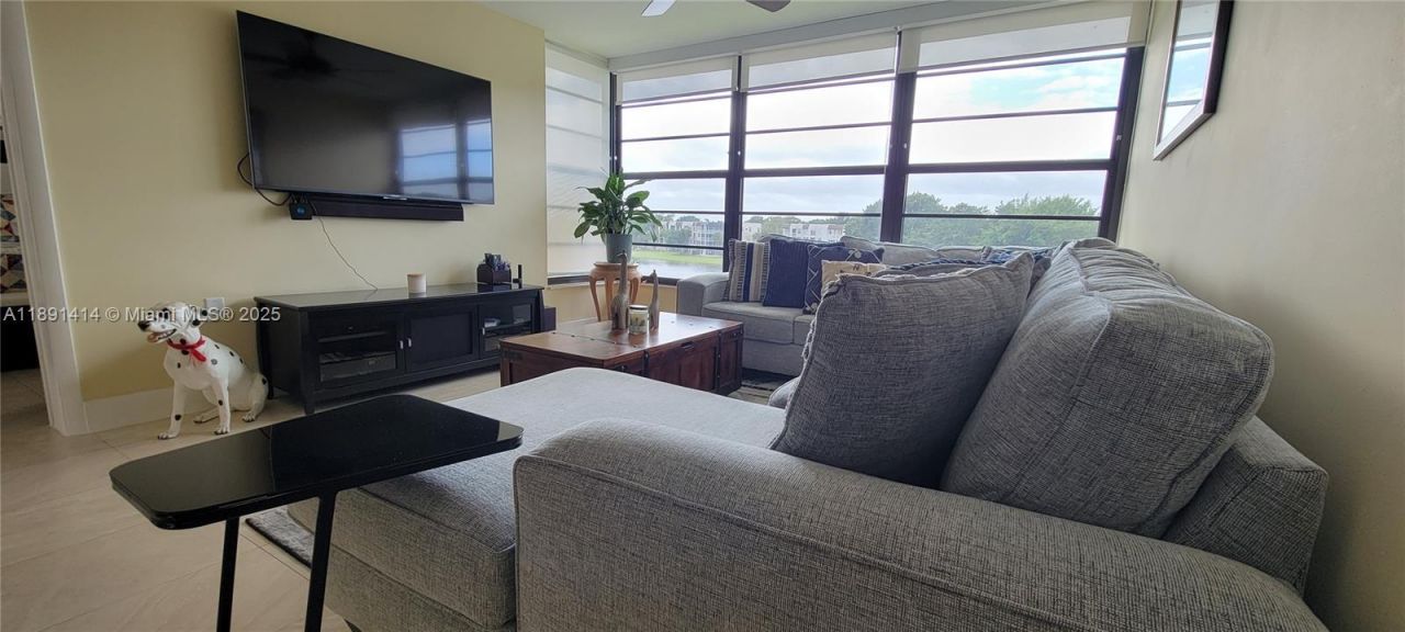 1530 Whitehall Dr, Unit 405, Davie, FL 33324 Photo