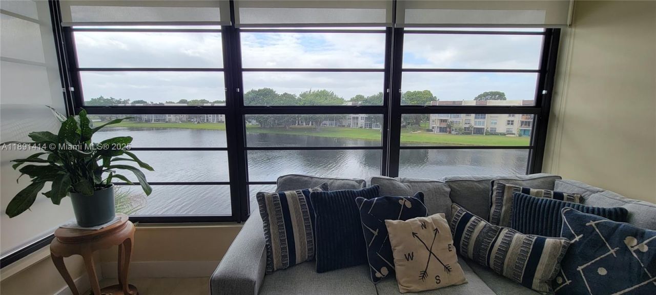 1530 Whitehall Dr, Unit 405, Davie, FL 33324 Photo