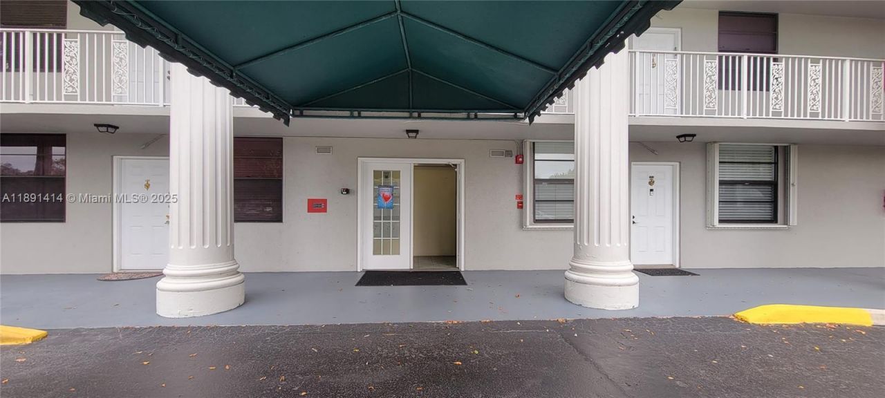 1530 Whitehall Dr, Unit 405, Davie, FL 33324 Photo