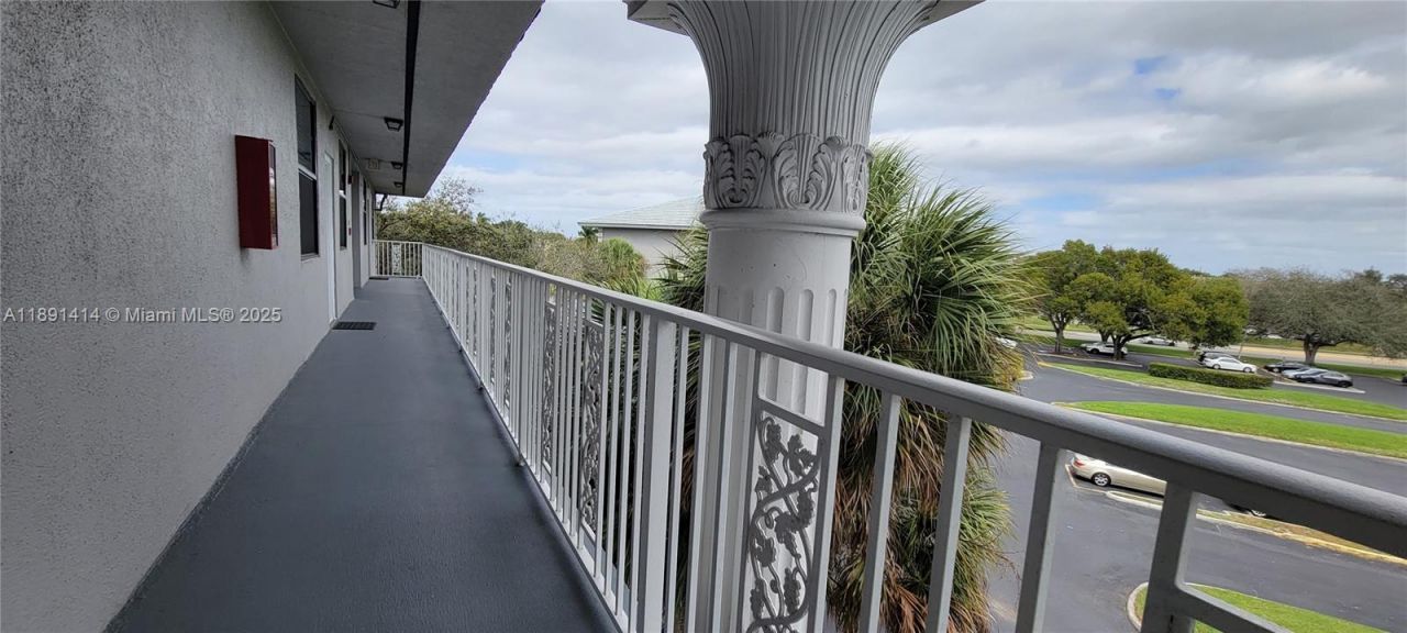 1530 Whitehall Dr, Unit 405, Davie, FL 33324 Photo