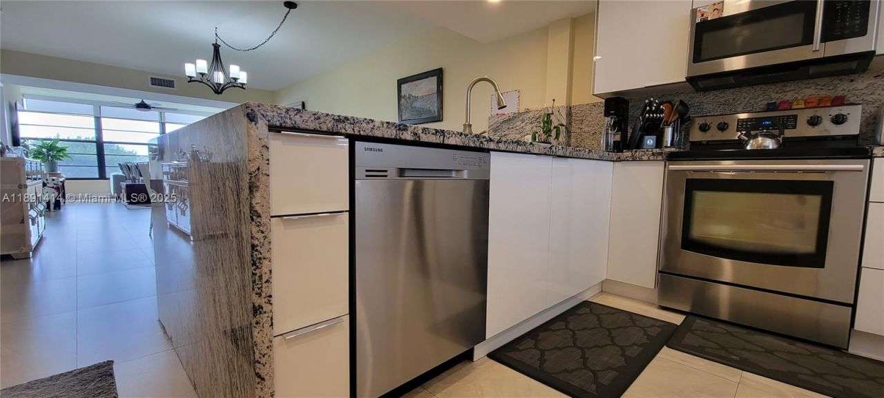 1530 Whitehall Dr, Unit 405, Davie, FL 33324 Photo