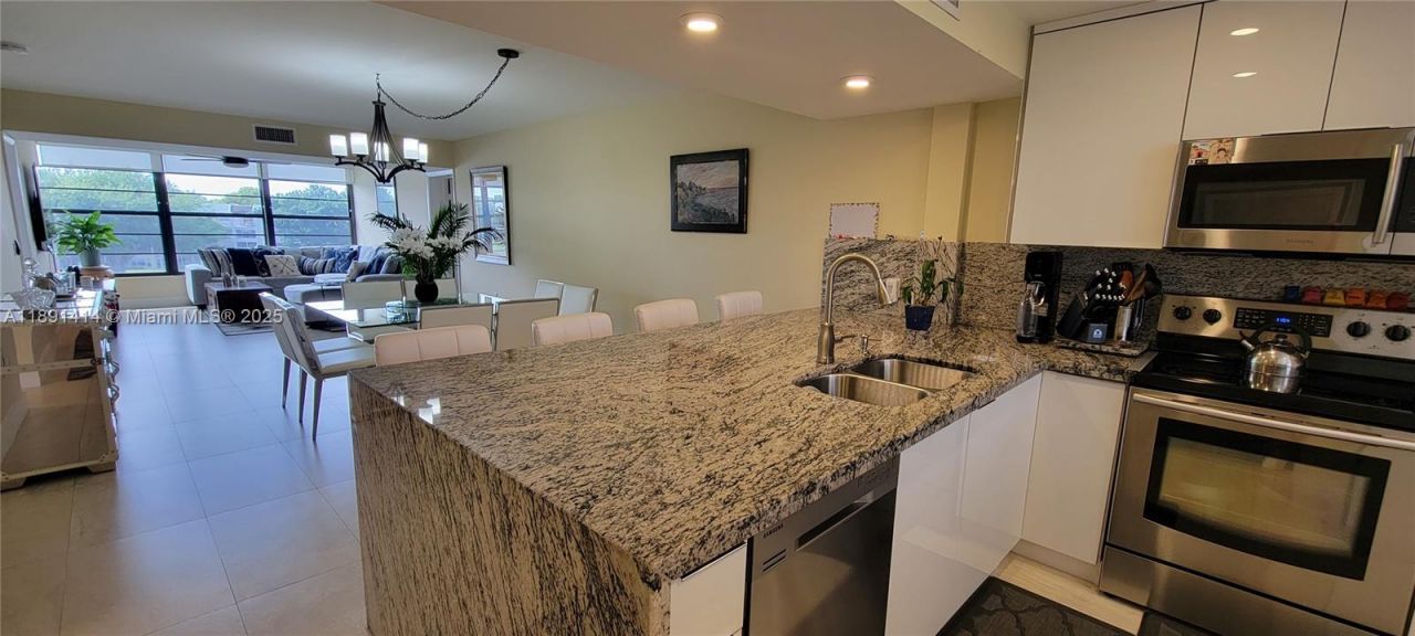 1530 Whitehall Dr, Unit 405, Davie, FL 33324 Photo