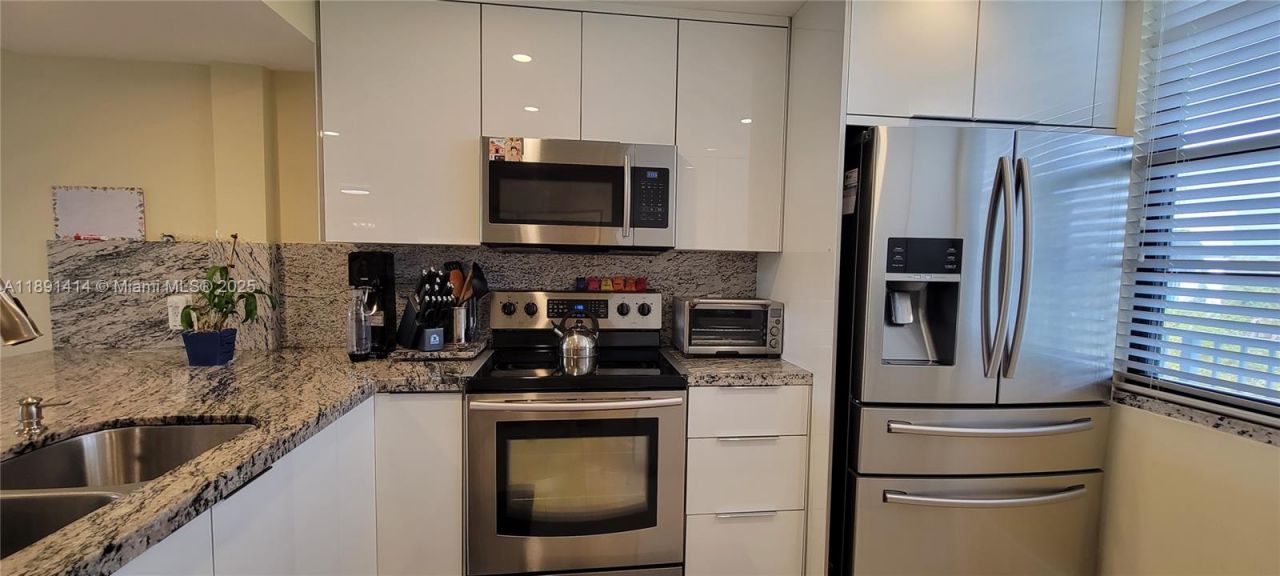 1530 Whitehall Dr, Unit 405, Davie, FL 33324 Photo