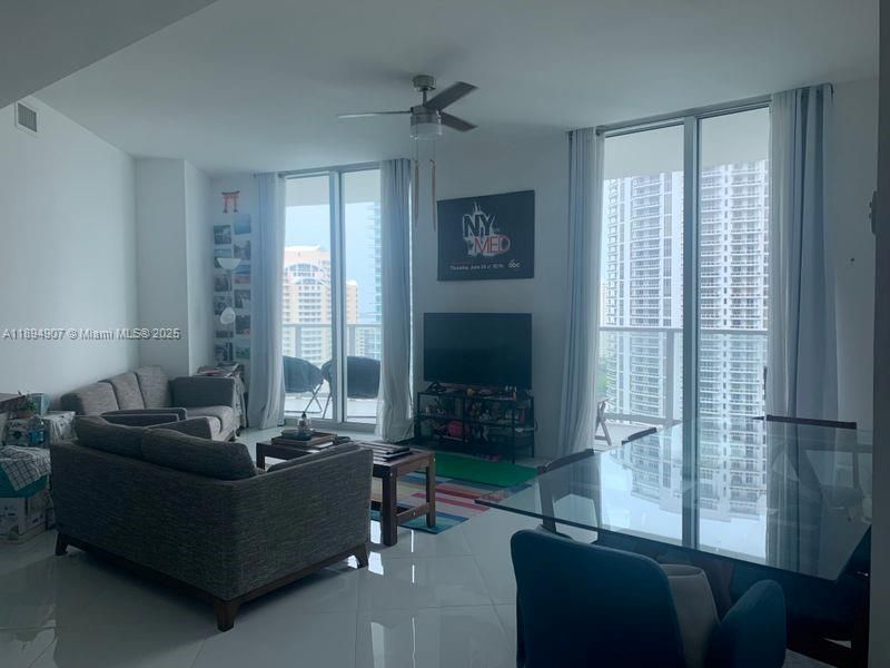 300 S Biscayne Blvd, Unit T-1908, Miami, FL 33131 Photo