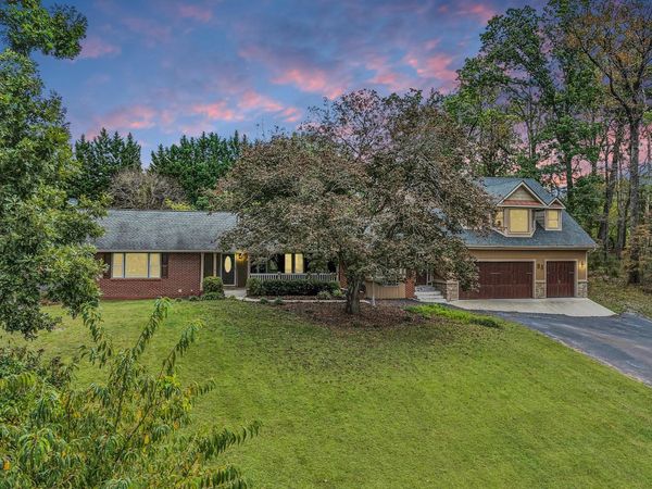 83 Springview CT, Troutville, VA 24175