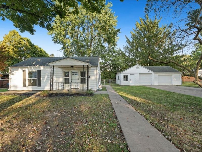 728 Hillside Place SW, Massillon, OH 44647 Photo 1