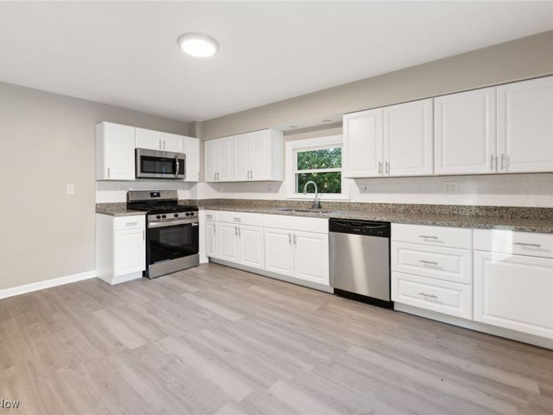 728 Hillside Place SW, Massillon, OH 44647 Photo 10