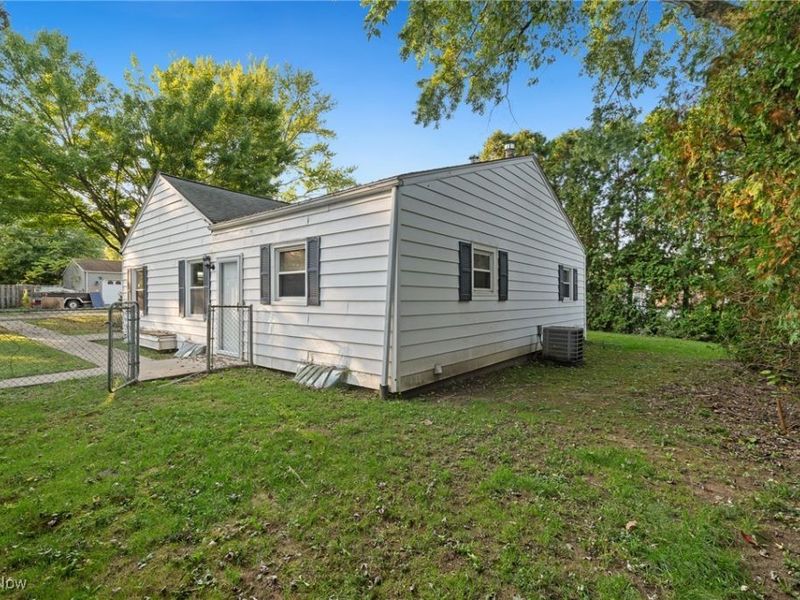 728 Hillside Place SW, Massillon, OH 44647 Photo 2