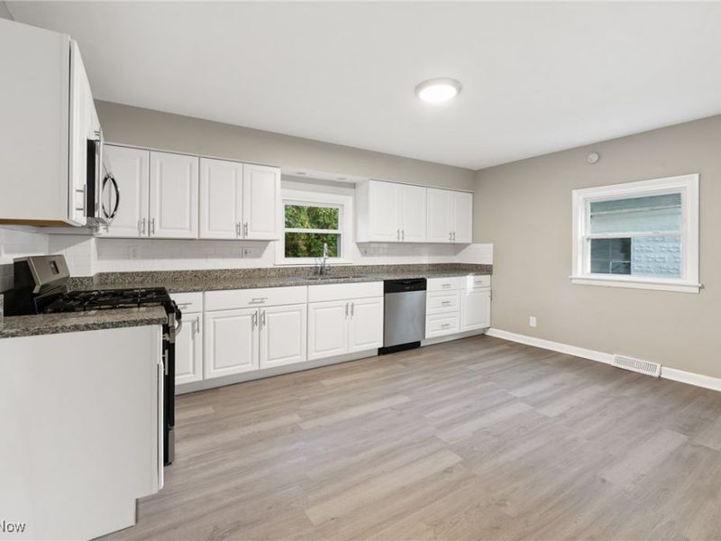 728 Hillside Place SW, Massillon, OH 44647 Photo 9