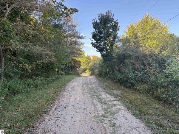 40 North Wind Trail E, Lake Leelanau, MI 49653