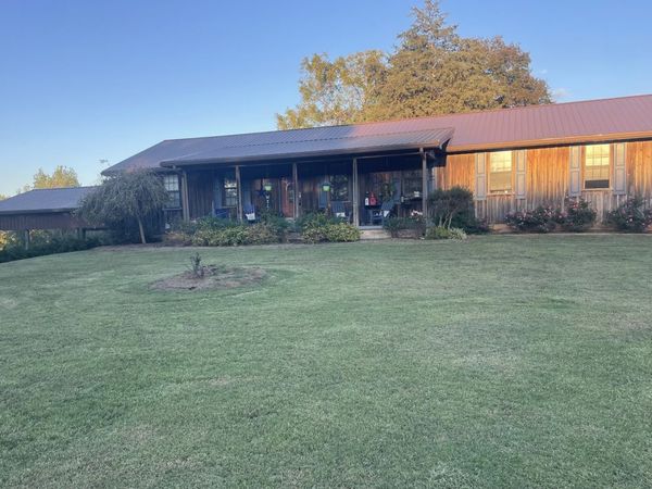 2890 Nance Bend Rd, Clifton, TN 38425