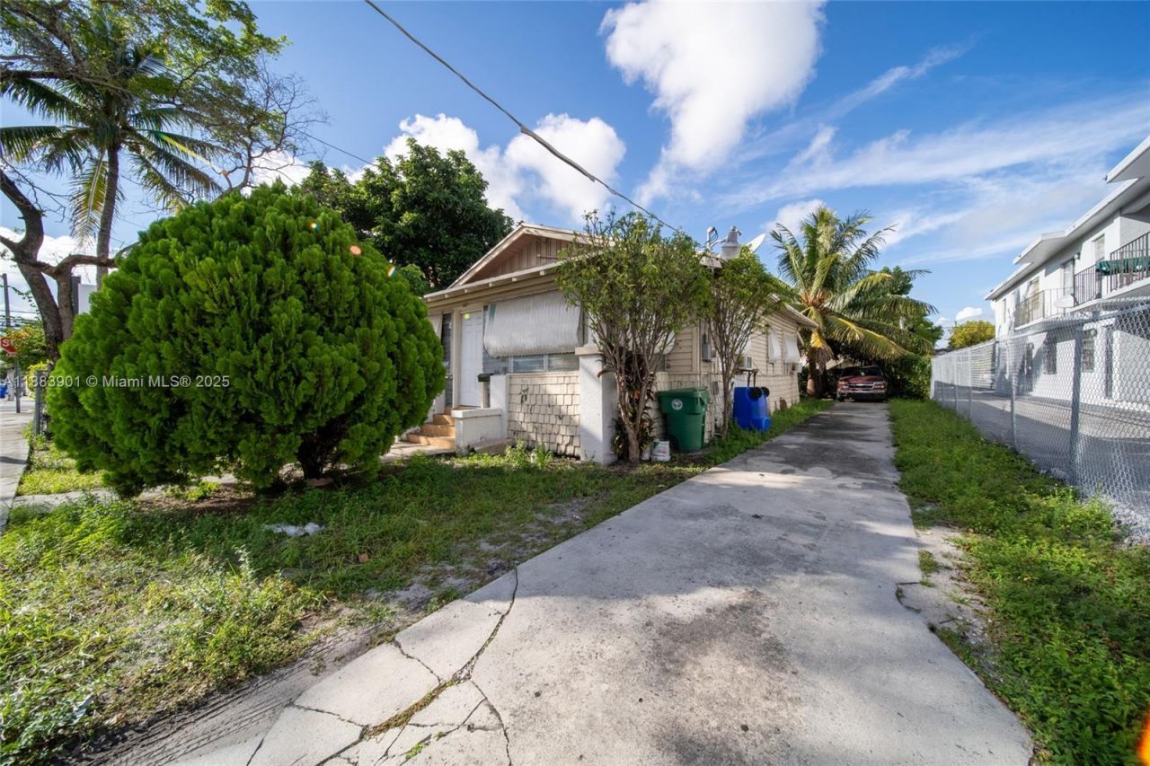 1267 NW 3rd St, Miami, FL 33125 Photo