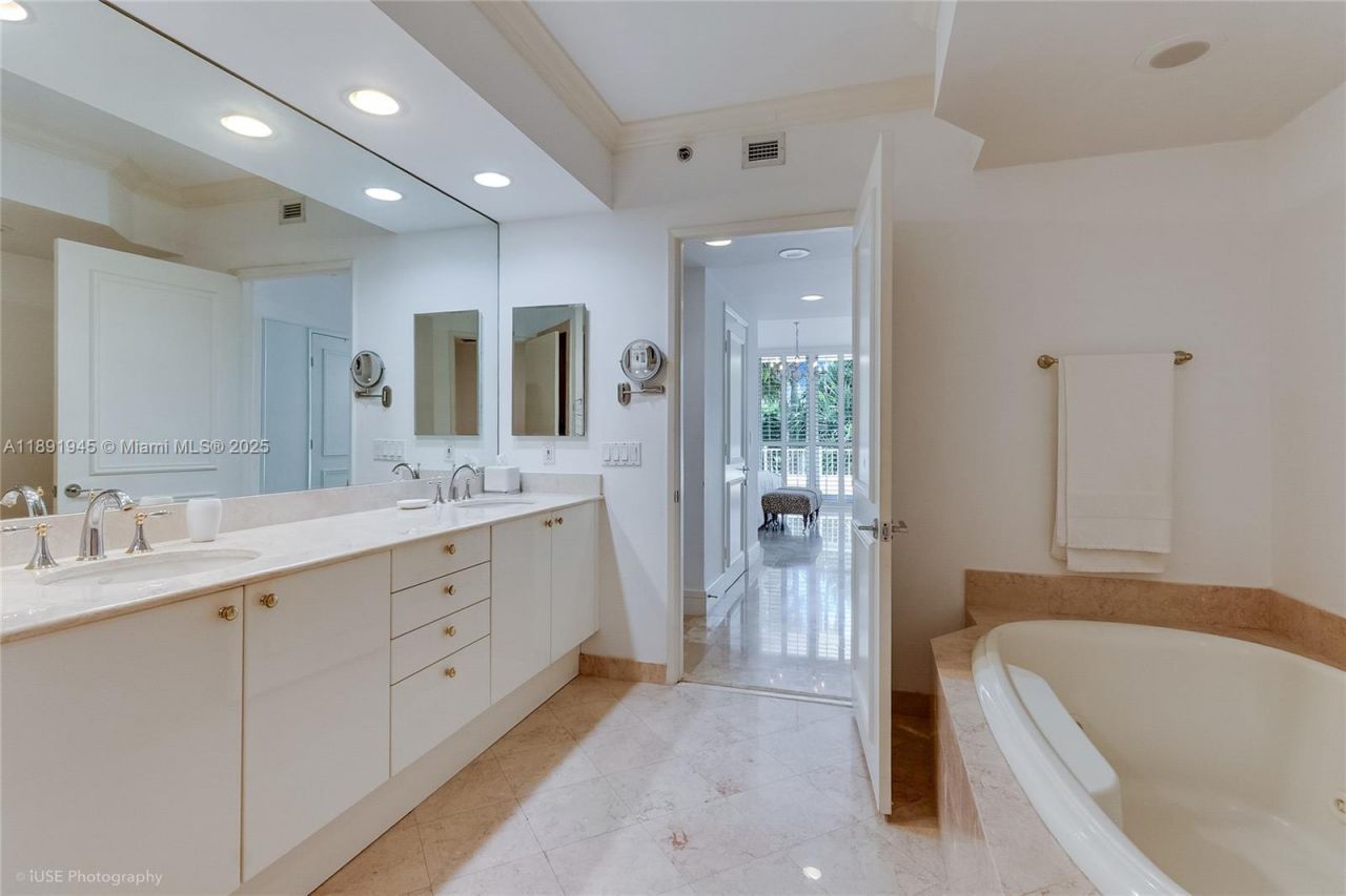 791 Crandon Blvd, Unit 303, Key Biscayne, FL 33149 Photo