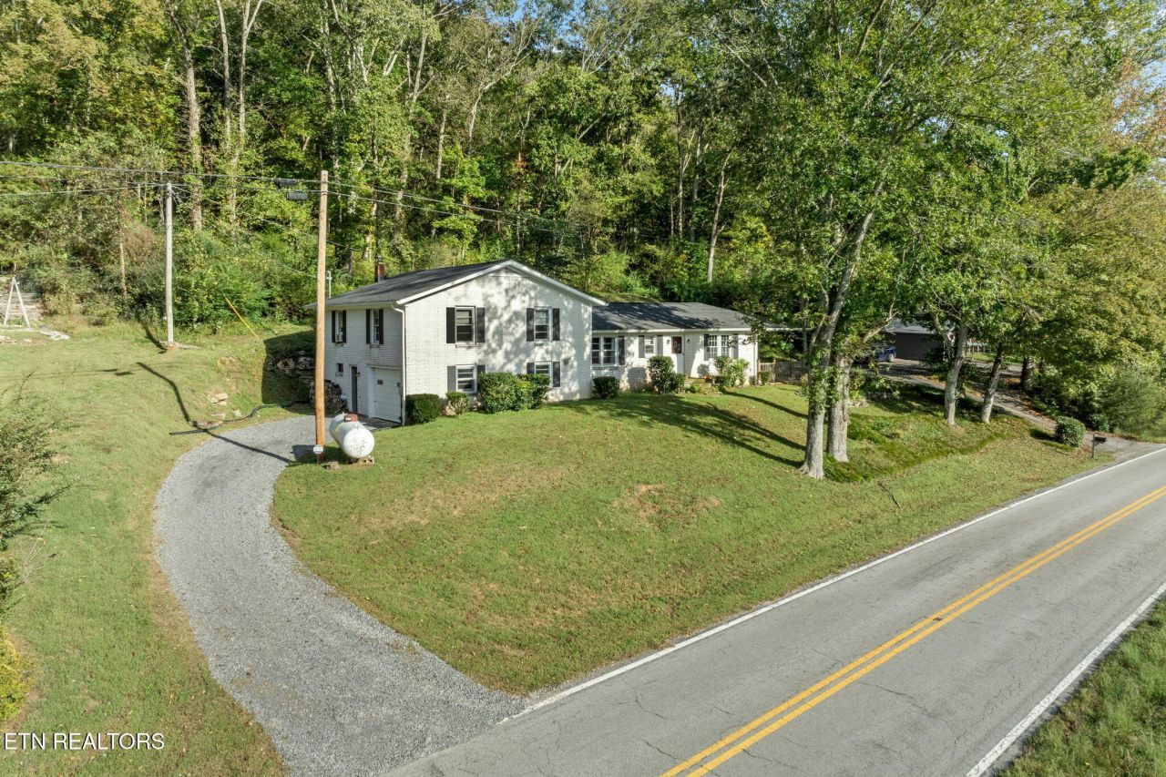 334 Wartrace Hwy, Pleasant Shade, TN 37145 Main Photo