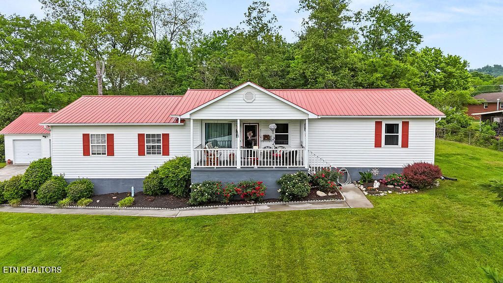 335 SW Brown Drive, Knoxville, TN 37918 Main Photo